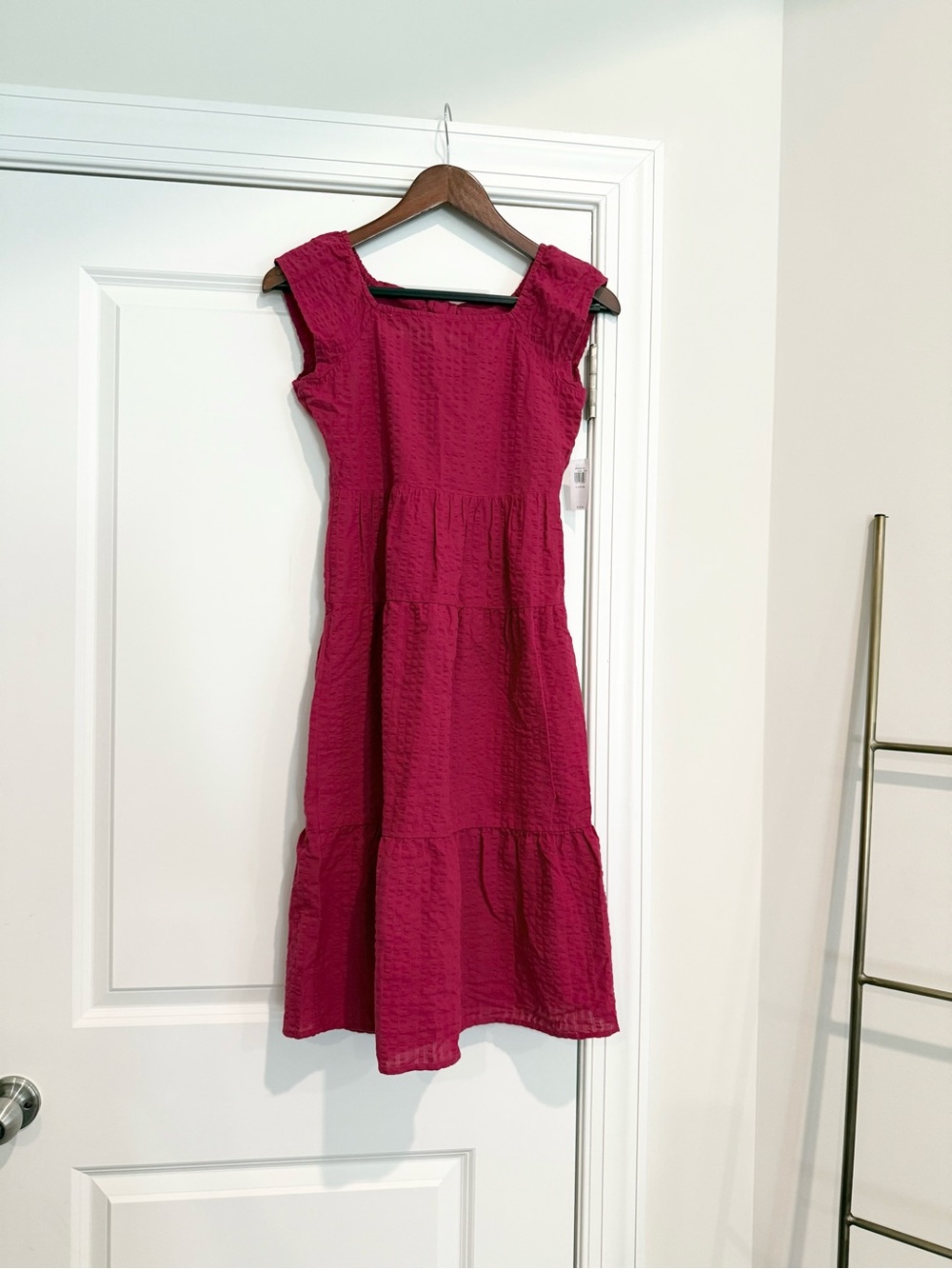 NWT Old Navy Magenta Tiered Seersucker Midi Dress